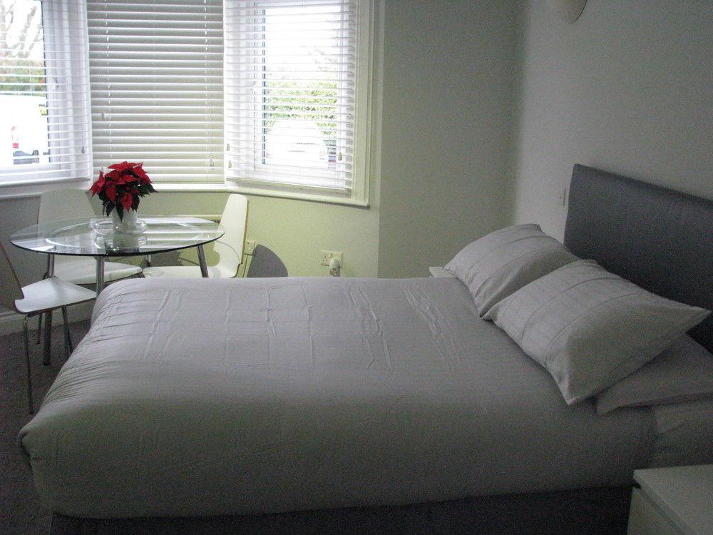 Park House Serviced Apartments Харроу Экстерьер фото
