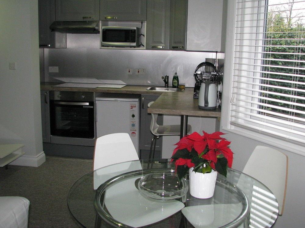 Park House Serviced Apartments Харроу Экстерьер фото